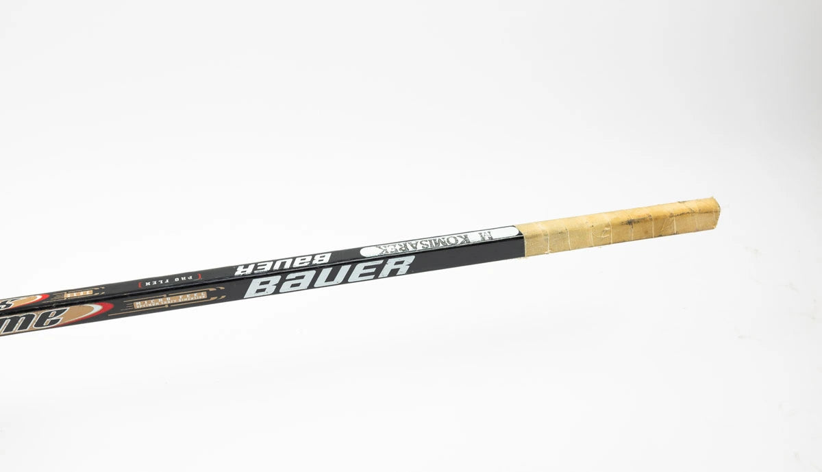 Mike Komisarek bâton game-used et autographié Canadiens de Montréal