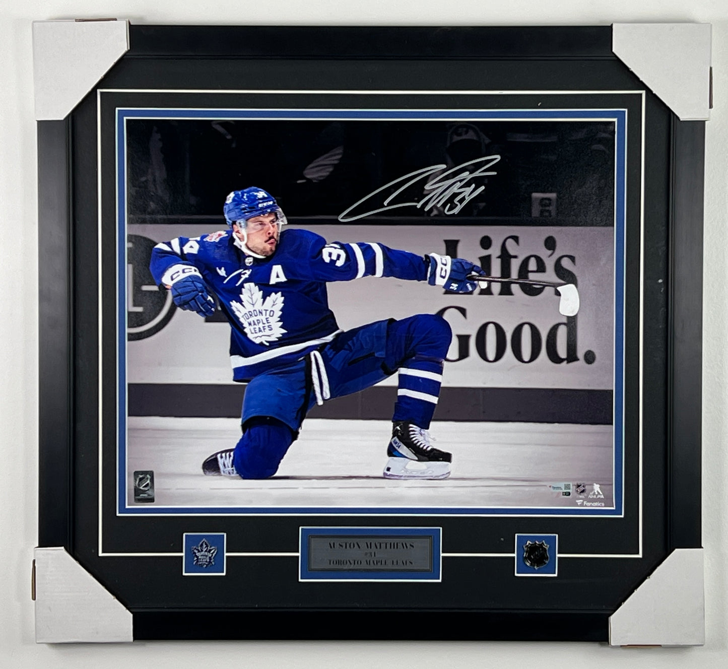 Auston Matthews framed 16x20 photo, certified Fanatics (Toronto Maple Leafs)