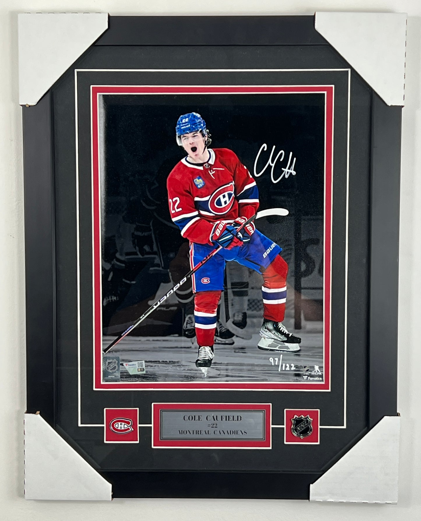 Cole Caufield cadre autographié avec photo 11x14 Canadiens de Montréal #/120