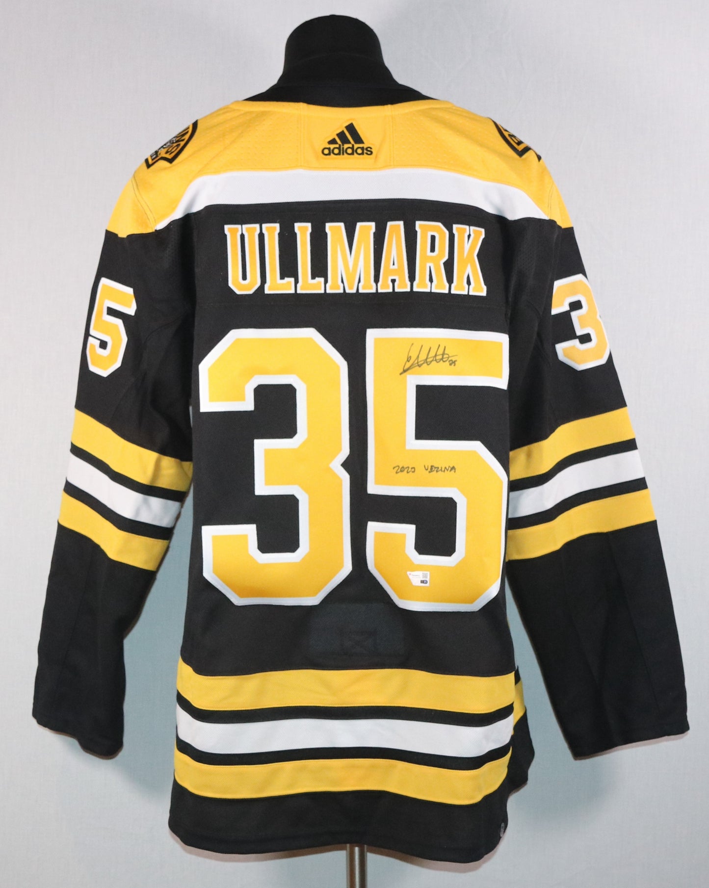 Linus Ullmark gilet ADIDAS des Bruins de Boston autographié avec inscription