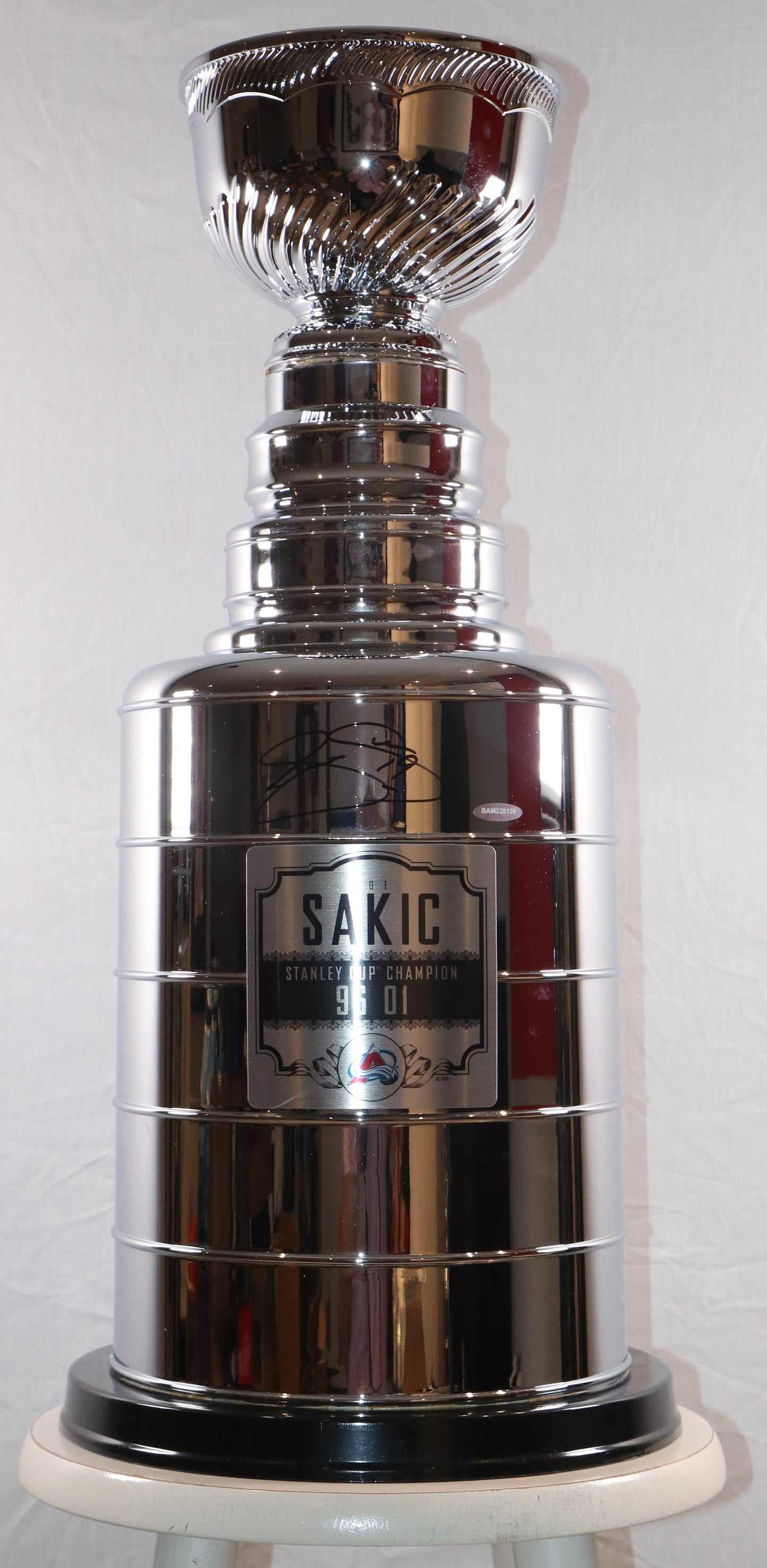 Joe Sakic Coupe Stanley autographiée Upper Deck Authenticated