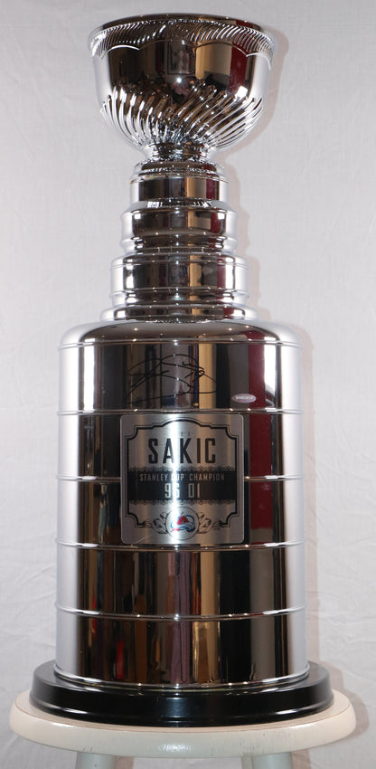 Joe Sakic Coupe Stanley autographiée Upper Deck Authenticated