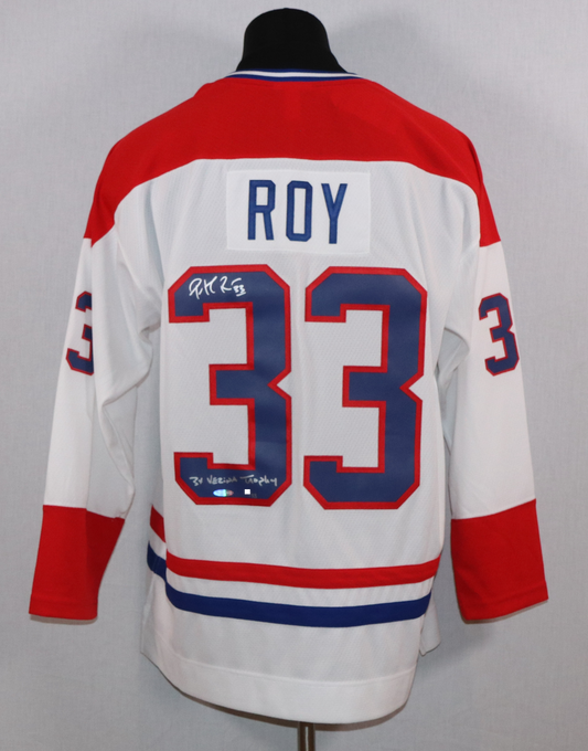 Patrick Roy gilet autographié Mitchell & Ness #/33 Canadiens de Montréal avec inscription 3 X VEZINA TROPHY