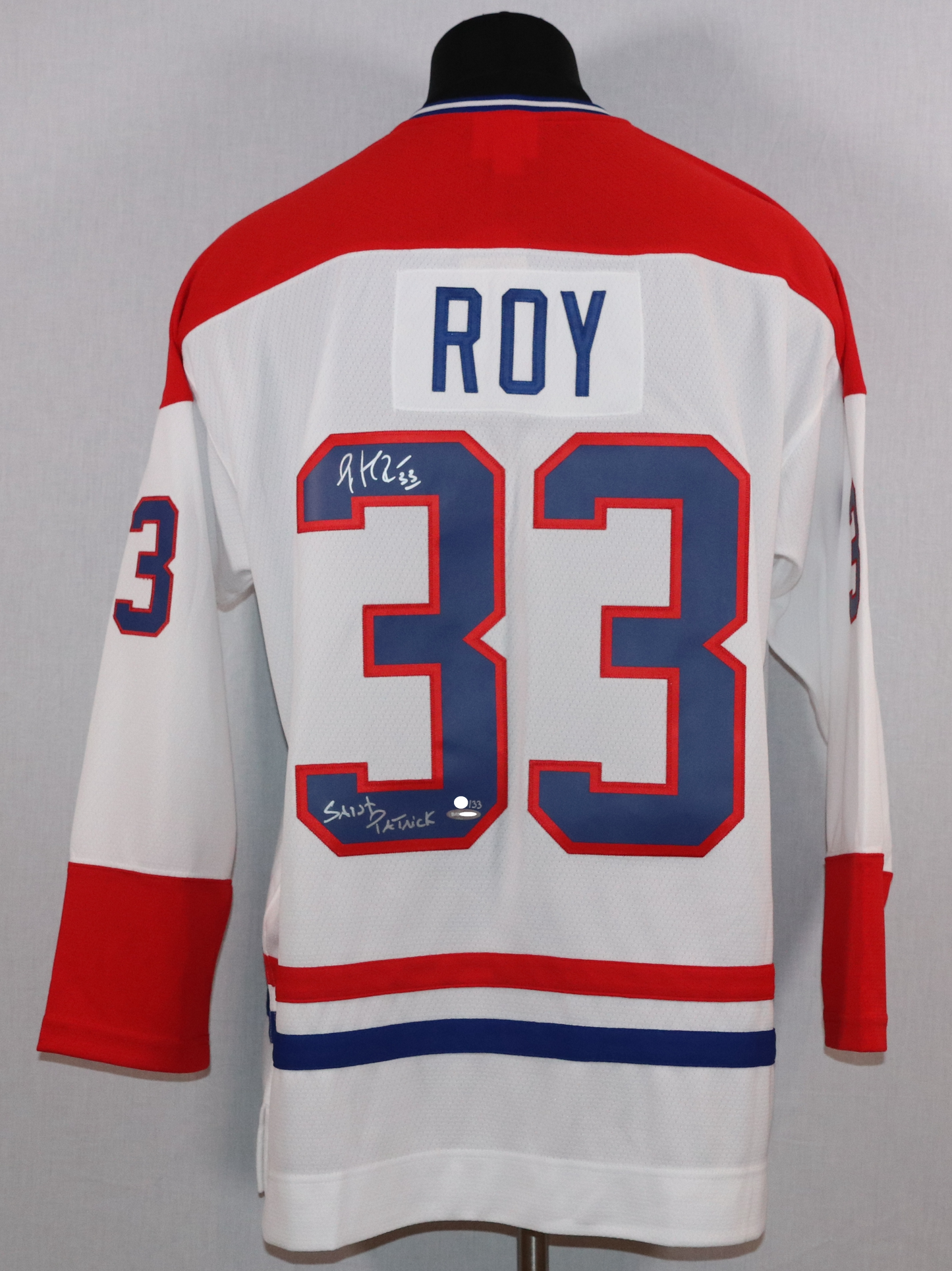 Patrick Roy gilet autographié #/33 Mitchell & Ness du Canadiens de Montréal avec inscription SAINT PATRICK