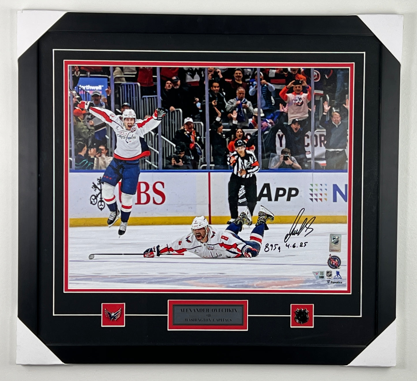 Alexander Ovechkin photo encadrée 16x20 autographiée de son 895ième but avec inscription