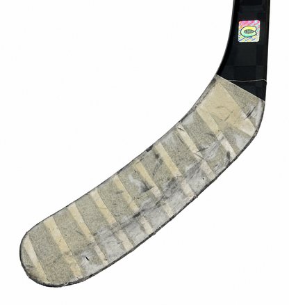 Cole Caufield bâton GAME-USED du Canadiens de Montréal avec inscription TWO'S