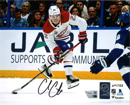 Cole Caufield 8x10 autographié  #/122 des Canadiens de Montréal - gilet blanc