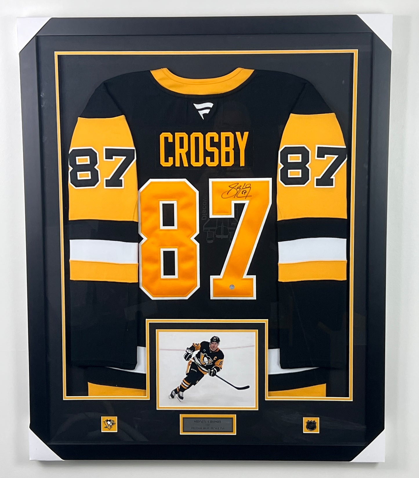 Sidney Crosby gilet autographié et encadré des Penguins de Pittsburgh