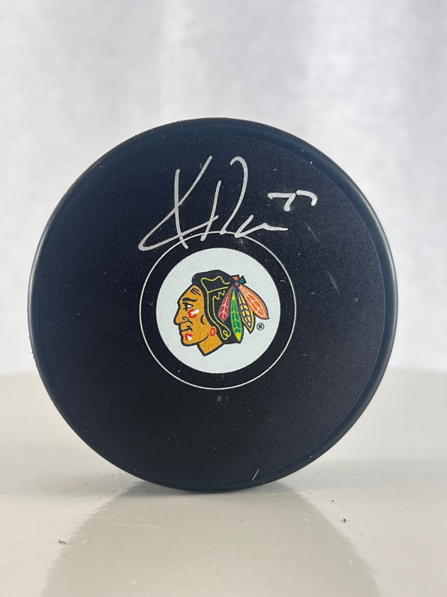 Kirby Dach rondelle NHL autographiée des Blackhawks de Chicago