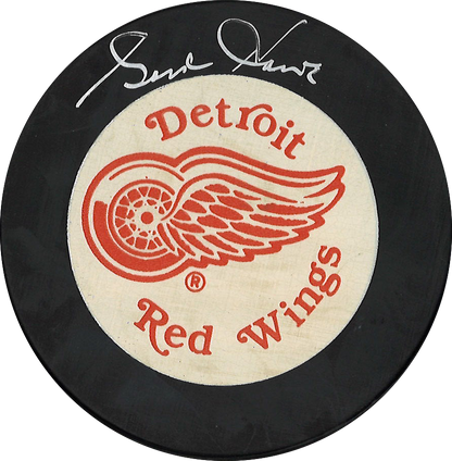 Gordie Howe autographed Detroit Red Wings puck