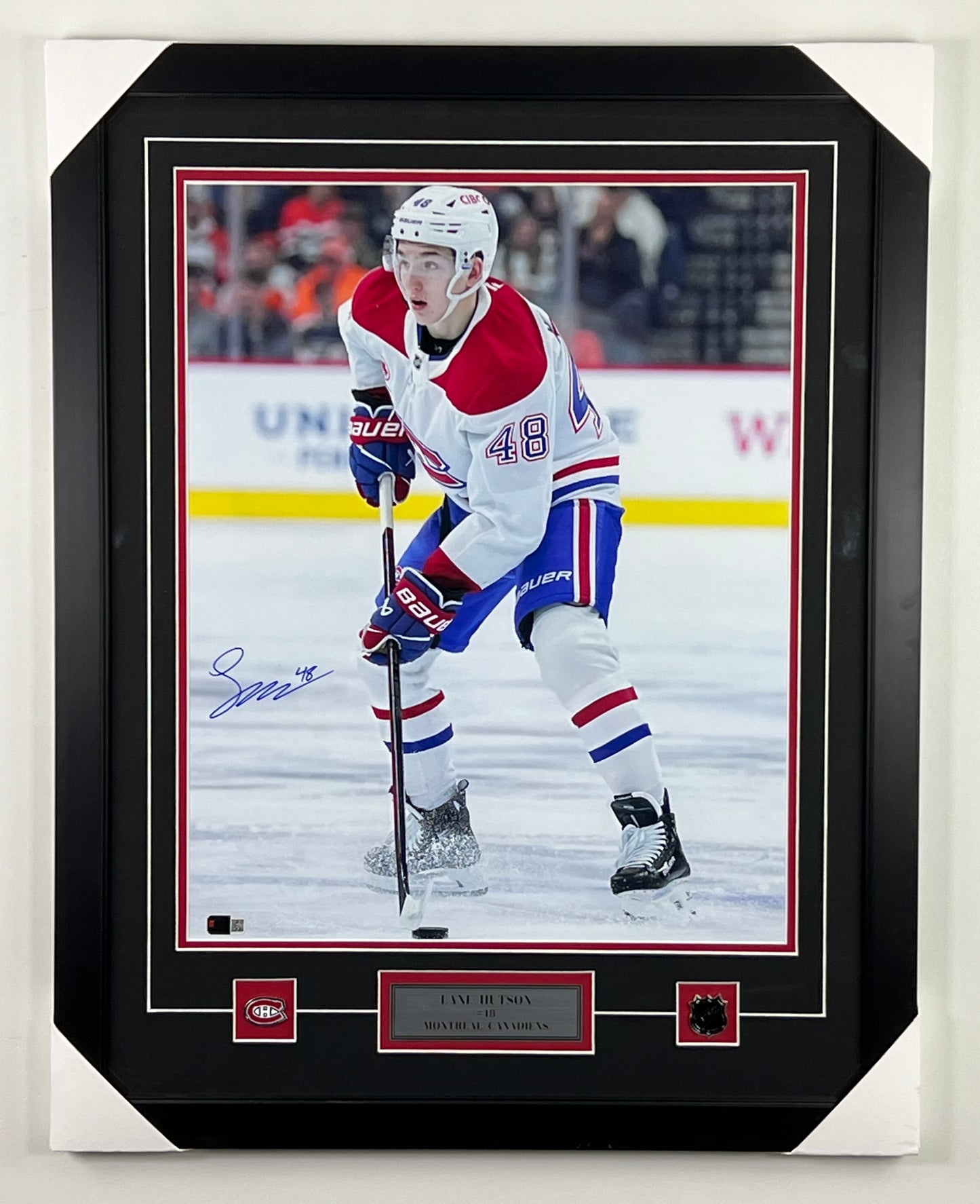 Lane Hutson framed 16x20 photo CELEBRATING GOAL
Montreal Canadiens