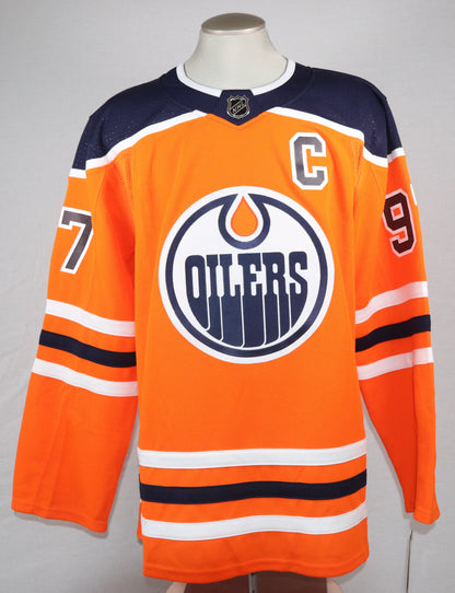Connor McDavid Edmonton Oilers jersey autographed and authenticated Upper Deck Authenticated