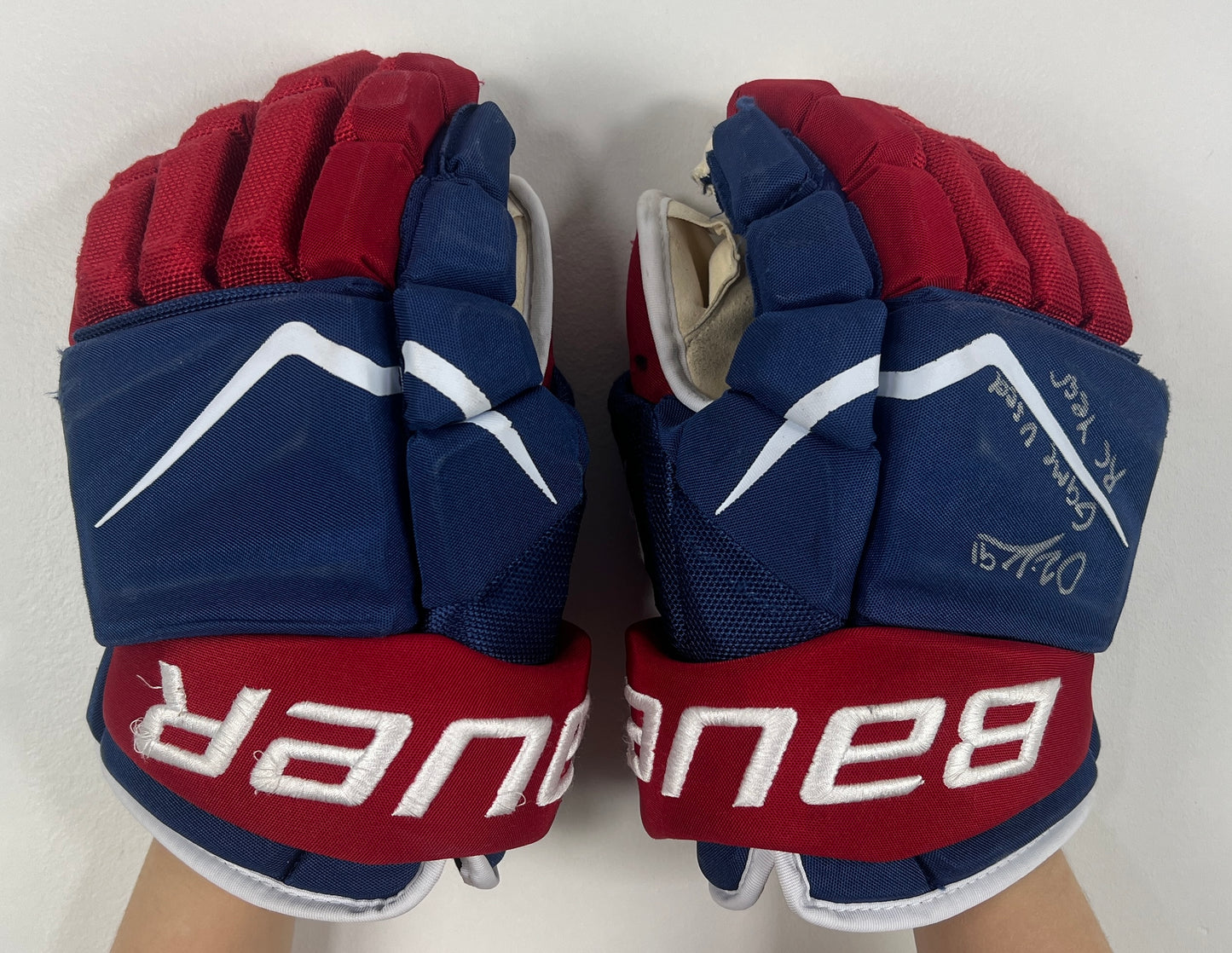 Oliver Kapanen game-used Montreal Canadiens gloves
