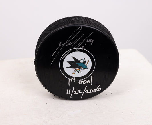 Marc-Edouard Vlasic rondelle autographiée inscription 1ST GOAL 11/22/2006 Sharks de San Jose